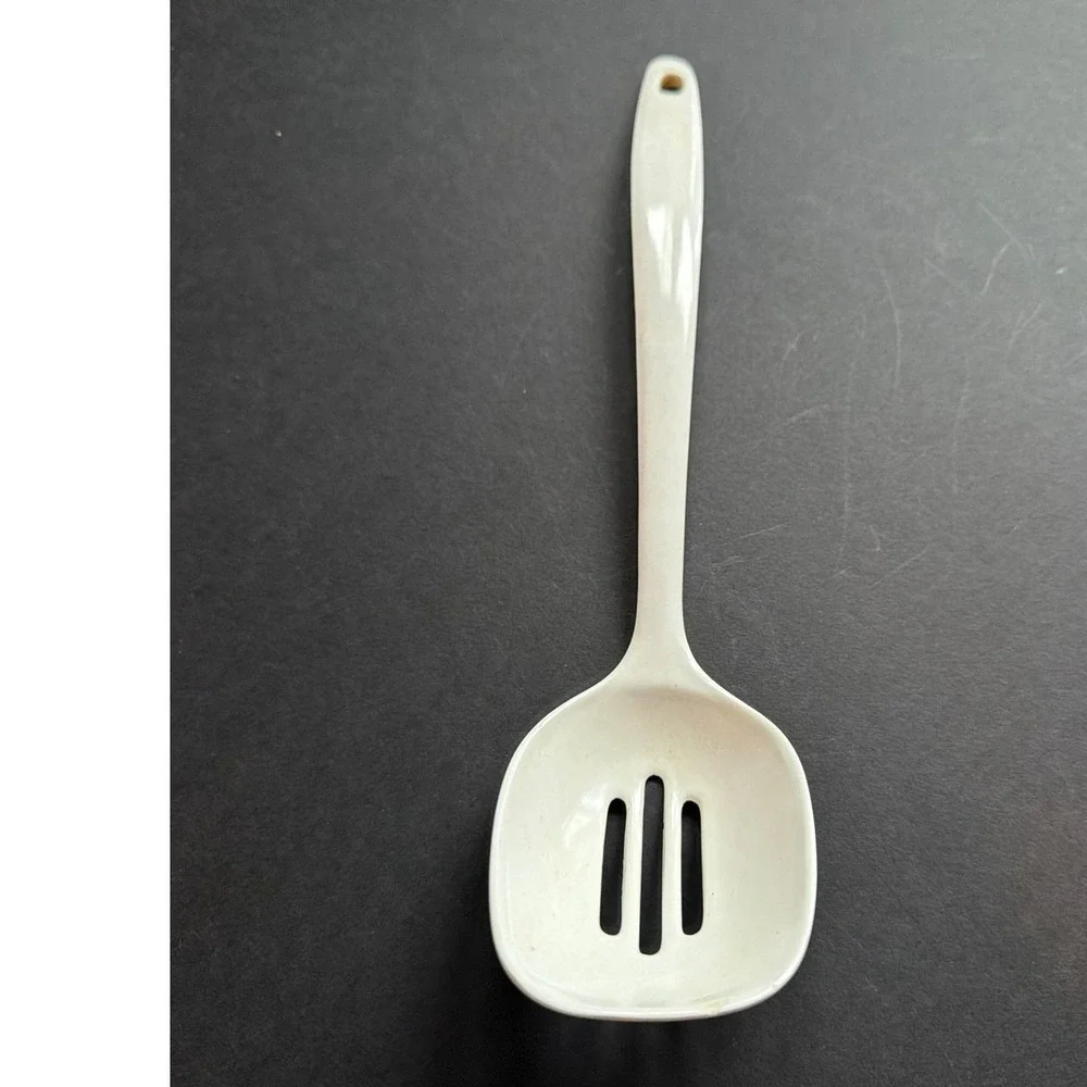 Vintage Melamine Slotted Spoon Off White Taiwan 976 Retro Kitchen Utensil 11.5in